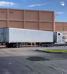 Quand un chauffeur de camion en a marre de manœuvrer