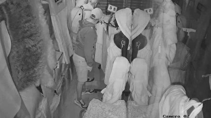 Kepenk kumandasını kopyalayarak iş yerinde olan çelik kasayı soydular