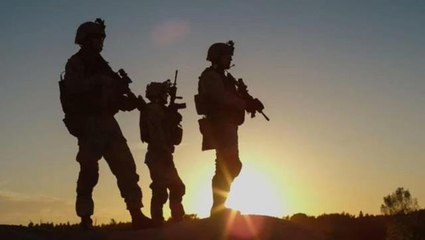 Eğitim için ABD'de bulunan Hollandalı üç komando, kaldıkları otelin önünde silahla vuruldu