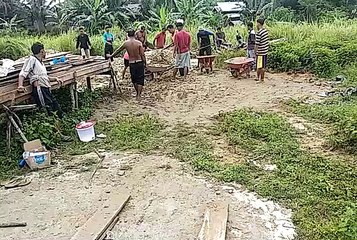 Gotong Royong Bangun Meunasah