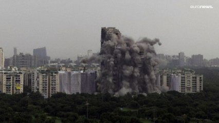 В Индии снесли два незаконно построенных небоскреба