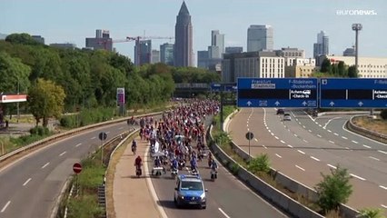 Германия: активисты проехали по двум автобанам на велосипедах