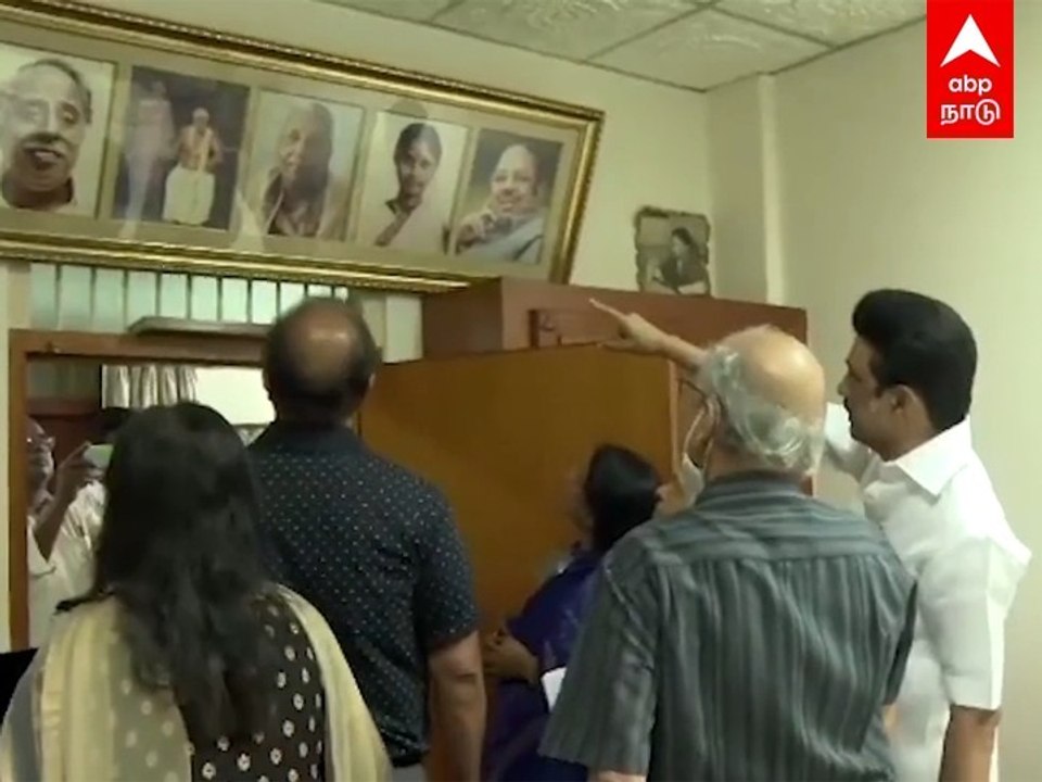 கோபாலபுரம் இல்லத்திற்கு வந்த முன்னாள் உரிமையாளர்! வீட்டை சுற்றிக்காட்டிய முதல்வர்!