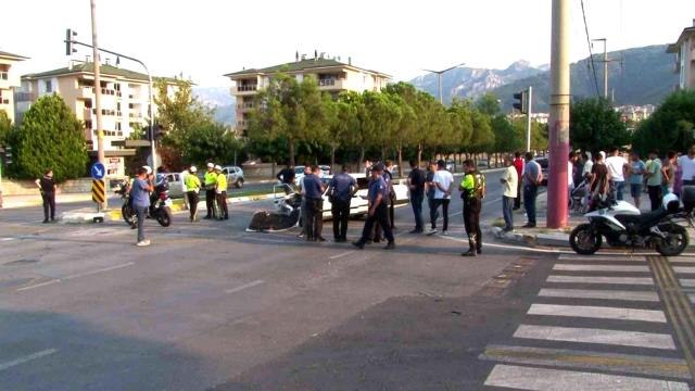 Son dakika haberleri! Sivil polis aracı otomobille çarpıştı; 1'i ağır 8 yaralı