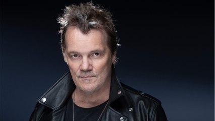 GALA VIDÉO - “Je le sens, je l’entends” : Axel Bauer évoque la présence de son père décédé