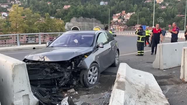Zonguldak haberi! ZONGULDAK - Otomobilin bariyerlere çarpması sonucu 3 kişi yaralandı