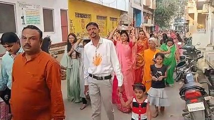 खुशियों से झूमे मन सारे, के जन्मे हैं महावीर प्यारे