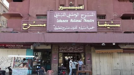 Kültürel aktivistler, Trablus'a ücretsiz tiyatro ve sinema getirdi