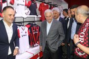 AK Parti'li Yıldırım, Anagold 24Erzincanspor-Tarsus İdman Yurdu maçını izledi