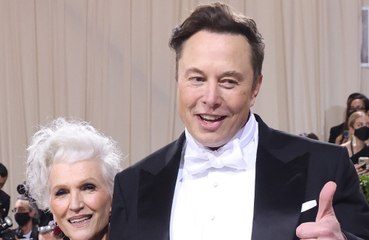 Maye Musk duerme en el garaje cuando visita a su hijo Elon