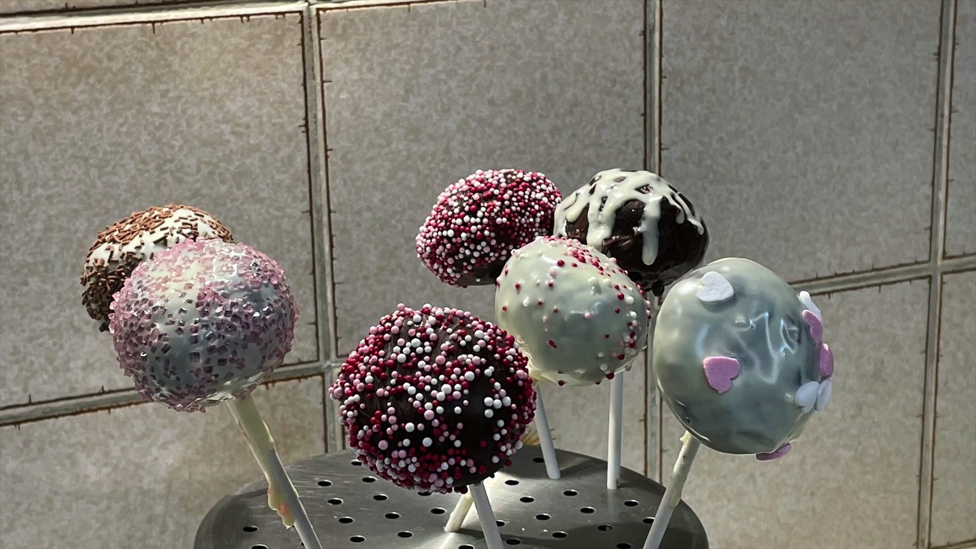 ⁣Cake pops