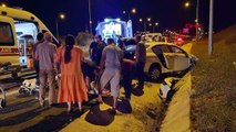 Adana haber | ADANA-AYDINLATMA DİREĞİNE ÇARPAN OTOMOBİL TAKLA ATTI: 4 YARALI