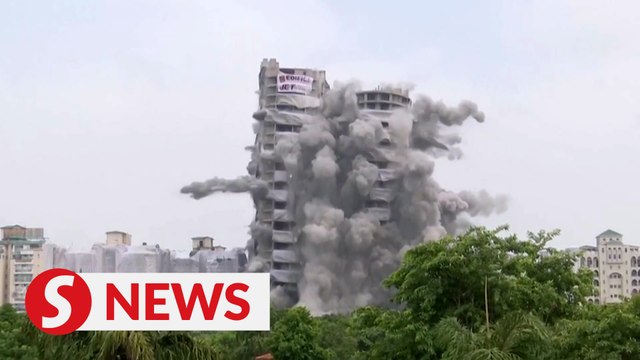 Indian authorities demolish illegal skyscrapers