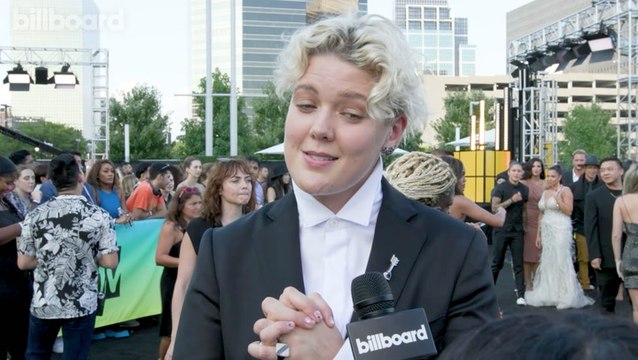 Betty Who On Her Suit, the Most Iconic VMA Moment, Beyoncé's 'Renaissance' & More | 2022 Video Music Awards