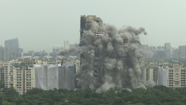3,700kg of explosives used to demolish illegal skyscrapers in Noida near India’s capital