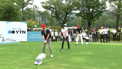 가을비 속 그린에서 열리는 '휠체어 사용 아동지원' 행사 / YTN