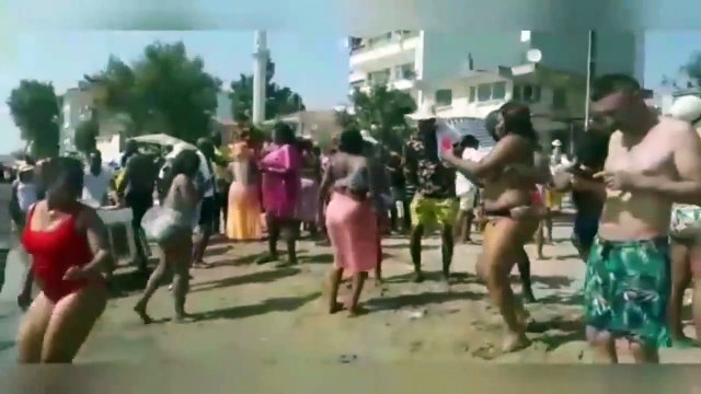 Burası Fildişi Sahili değil Büyükçekmece Sahili