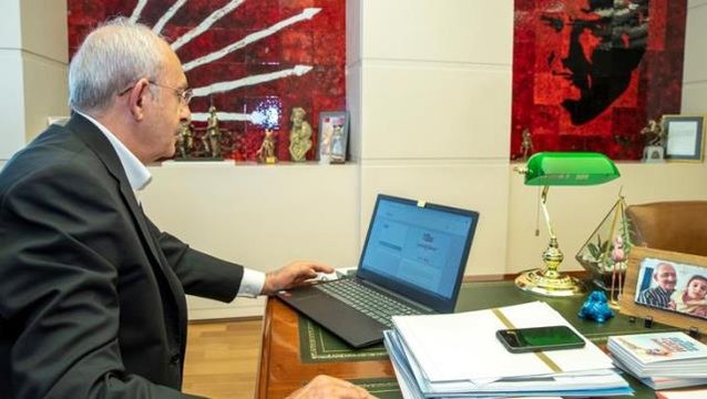 CHP'li Özkoç, Kılıçdaroğlu'nun masasındaki son anketi paylaştı: CHP Türkiye'nin birinci partisi konumunda