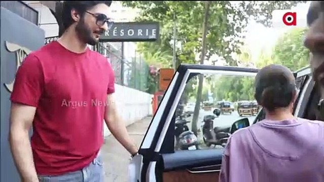 Sushmita Sen along with ex-boyfriend Rohman Shawl and daughter Renee spotted in Mumbai