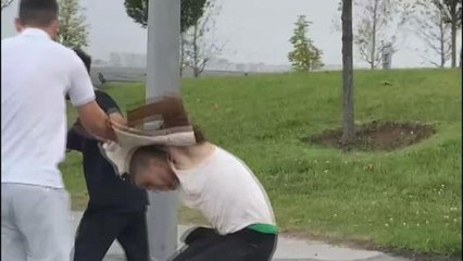 Başakşehir'de taksi ücretini ödemeden kaçmaya çalışan yolcu montunu bıraktı