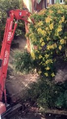 Tozkoparan'da boş evlerin yıkımına başlandı