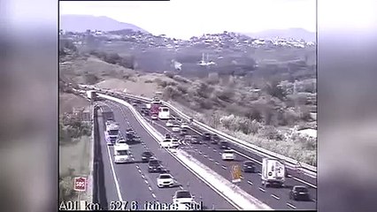 Fa inversione a U su autostrada A1: "Ho seguito navigatore"-Video