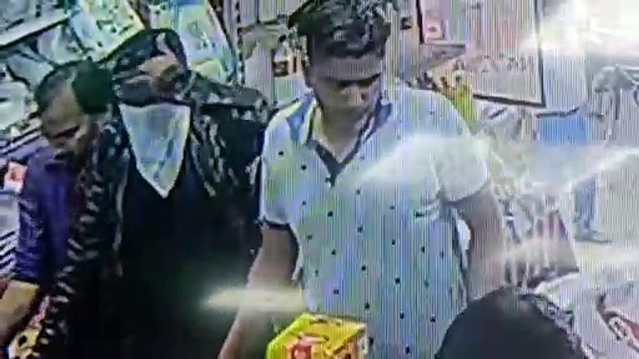 तीस हजार रुपए का फोन चोरी होने की घटना सीसीटीवी कैमरे में हुई कैद