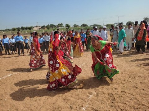 Rural Olympic Games Rajasthan : ग्रामीण ओलंपिक में काकी-ताई, दादा-पोता सब एक साथ खेल रहे