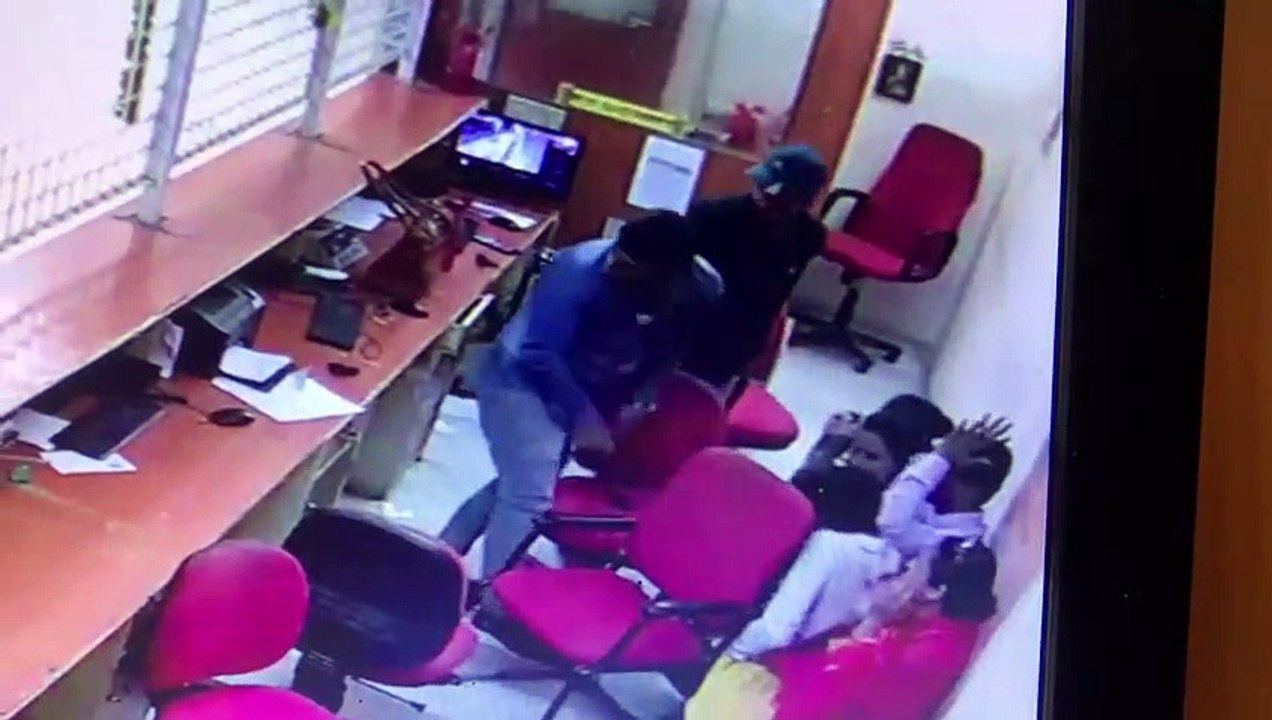 उदयपुर के मणप्पुरम गोल्ड लोन बैंक में दिन दहाड़...