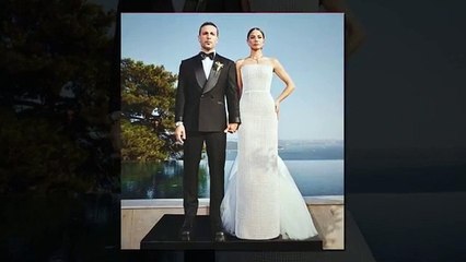 Oğuzhan Koç ile nikah masasına oturan Demet Özdemir'in gelinliği alay konusu oldu