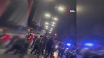 Son dakika haberleri! İstanbul'da polise saldıran gruba biber gazlı müdahale: 3 polis yaralı, 6 gözaltı