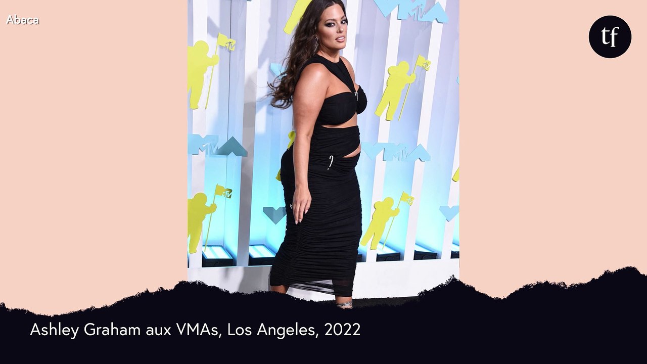 Ashley Graham dévoile ses vergetures aux VMAs (et on applaudit)