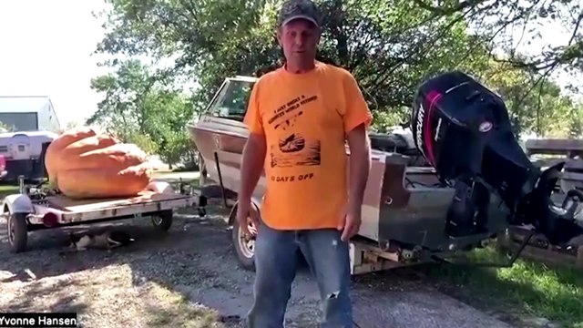 Man in giant pumpkin paddles 38 miles to set world record