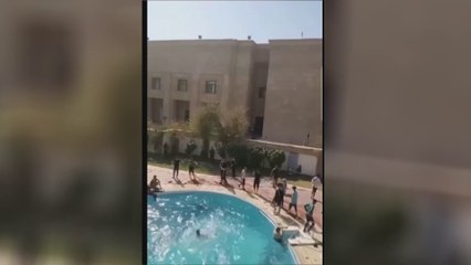 العراق.. المتظاهرون في مسبح القصر الجمهوري