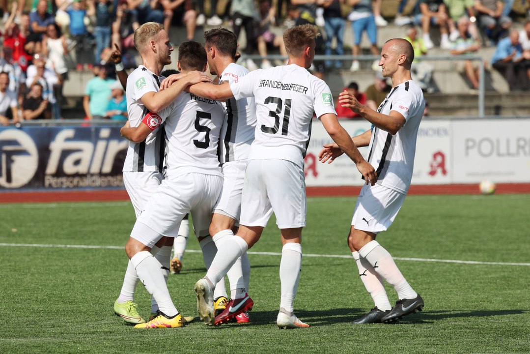 Kaan-Marienborn stürmt das Parkstadion: Aufsteiger verteidigt gegen Schalke II die Tabellenführung
