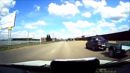 Effrayant  quand tu conduis et reçois un gros impact sur ton pare-brise