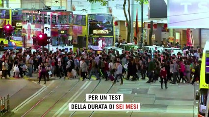 A Hong Kong una luce salverà i pedoni distratti dallo smartphone