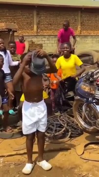 Uganda Kids dance -cimpenji dance/युगांडा के बच्चों का नृत्य -सिंपेनजी नृत्य/رقص أطفال أوغندا - رقصة كيمبينجي