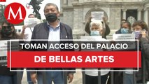 Trabajadores del INBA protestan en Palacio de Bellas Artes