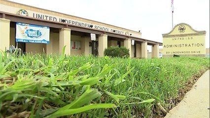 Download Video: Teléfonos en escuelas de Laredo se entregarán a maestros