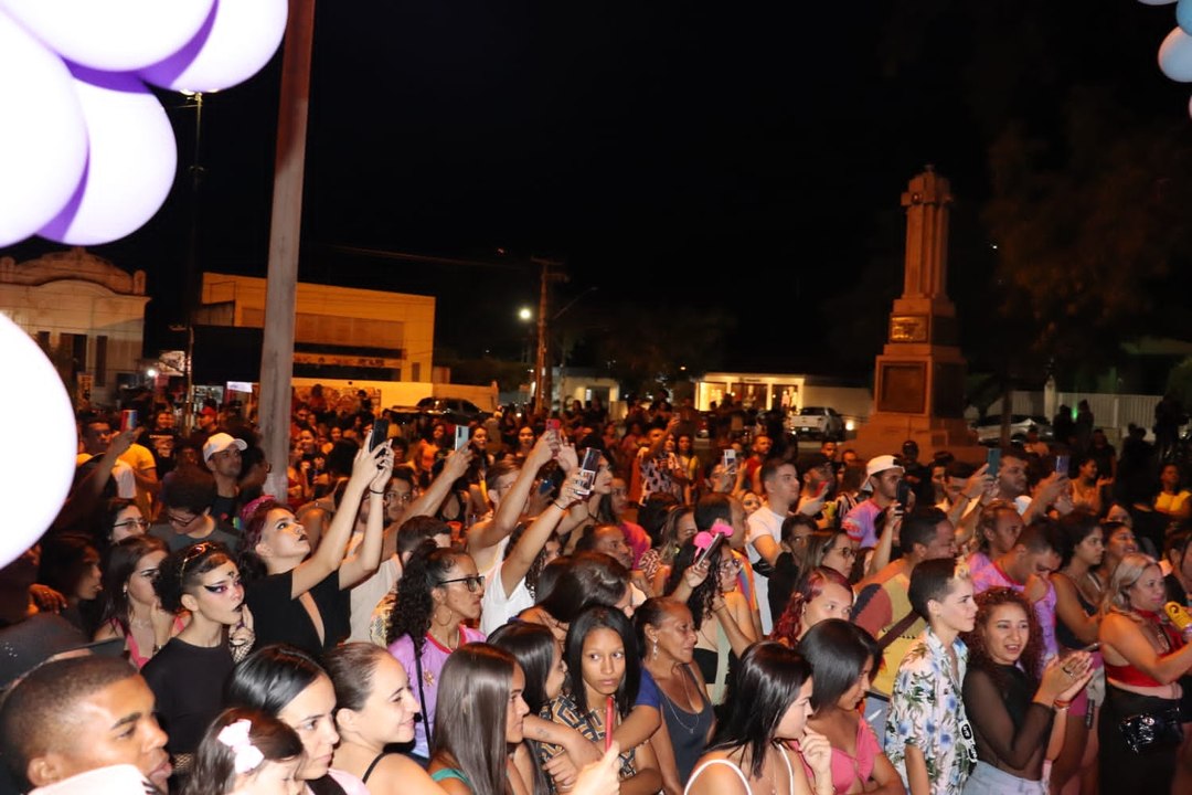 1ª Parada LGBTQIA+ em Cajazeiras estende a bandeira da diversidade e faz alerta ssobre violência