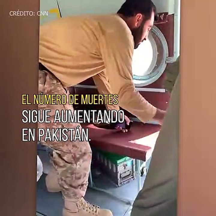 En Pakistán un helicóptero rescata personas de fuertes lluvias que sufre el país