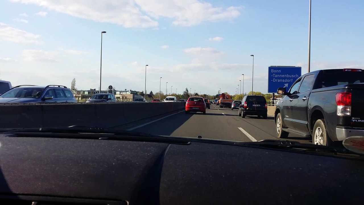 Autobahnfahrt bei sonnenuntergang in 2016