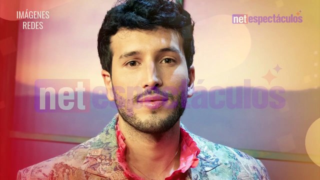 Sebastián Yatra 'reparte' besos a sus fans en concierto