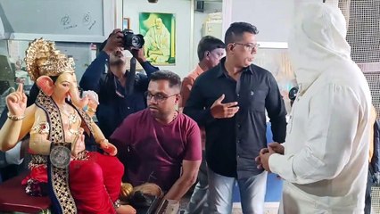 Raj Kundra Brings Ganpati Bappa At Home, Wears Transparent Mask