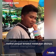 Beri Hiburan Gratis, Penjual Jajanan Ini Nyanyi Lagu Viral TikTok