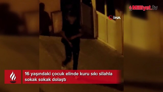 16 yaşındaki çocuk elinde kuru sıkı silahla sokak sokak dolaştı