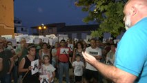 Los vecinos de Íllora se concentran contra el regreso de la familia del acusado de asesinato