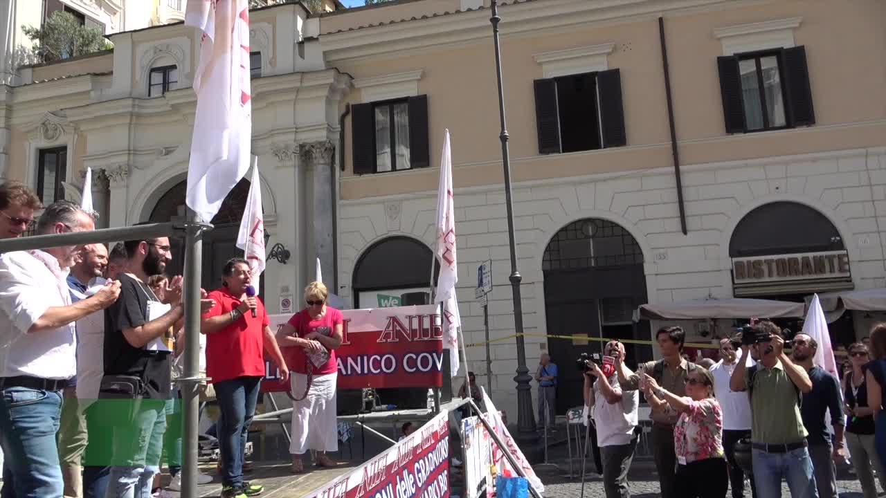 Scuola in piazza. Anief: "Si mettano soldi nel Dl aiuti bis per i docenti precari"