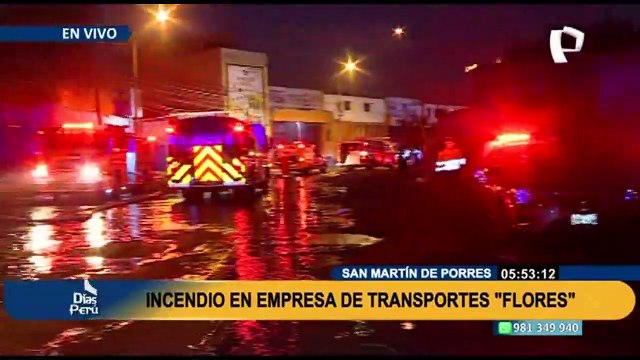 Más de 5 detonaciones en SMP: Reportan gran incendio en cochera de empresa Flores